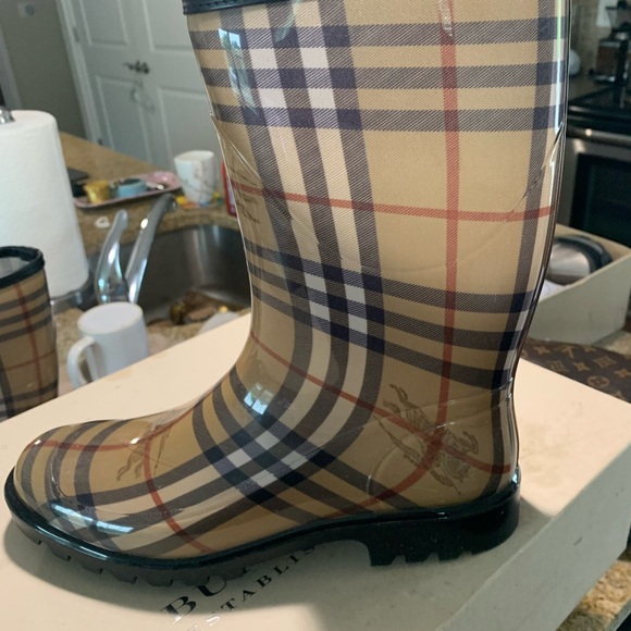 Burberry Beige and Black Plaid Rain Boots - Picture 6 of 10
